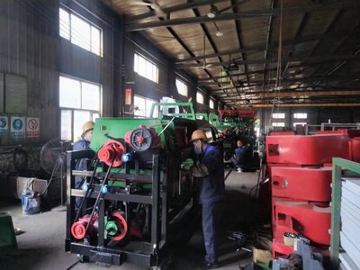 冬日里的農機場 一鎖蕭條，一殿繁華